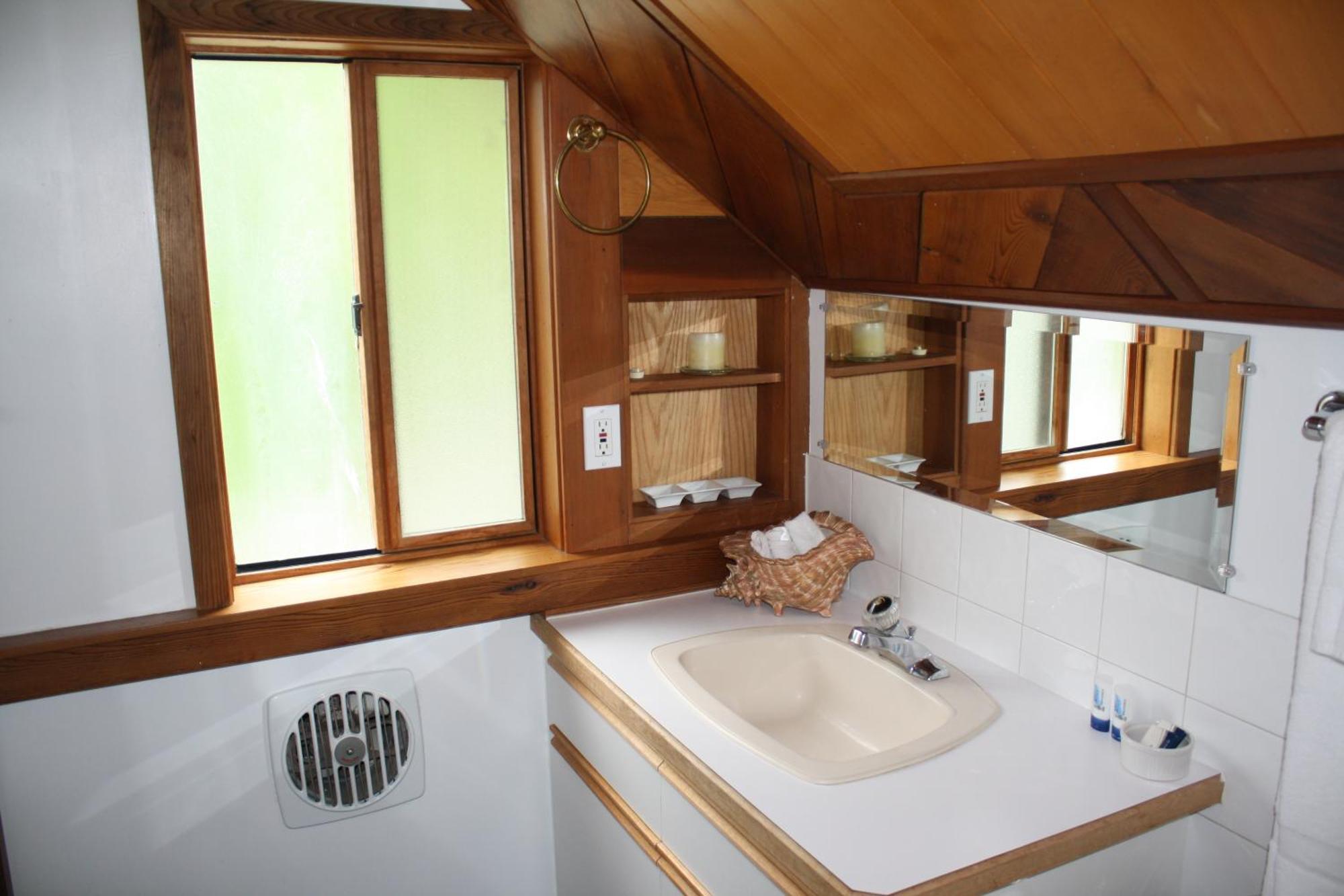 Orca Lodge Sointula Rum bild
