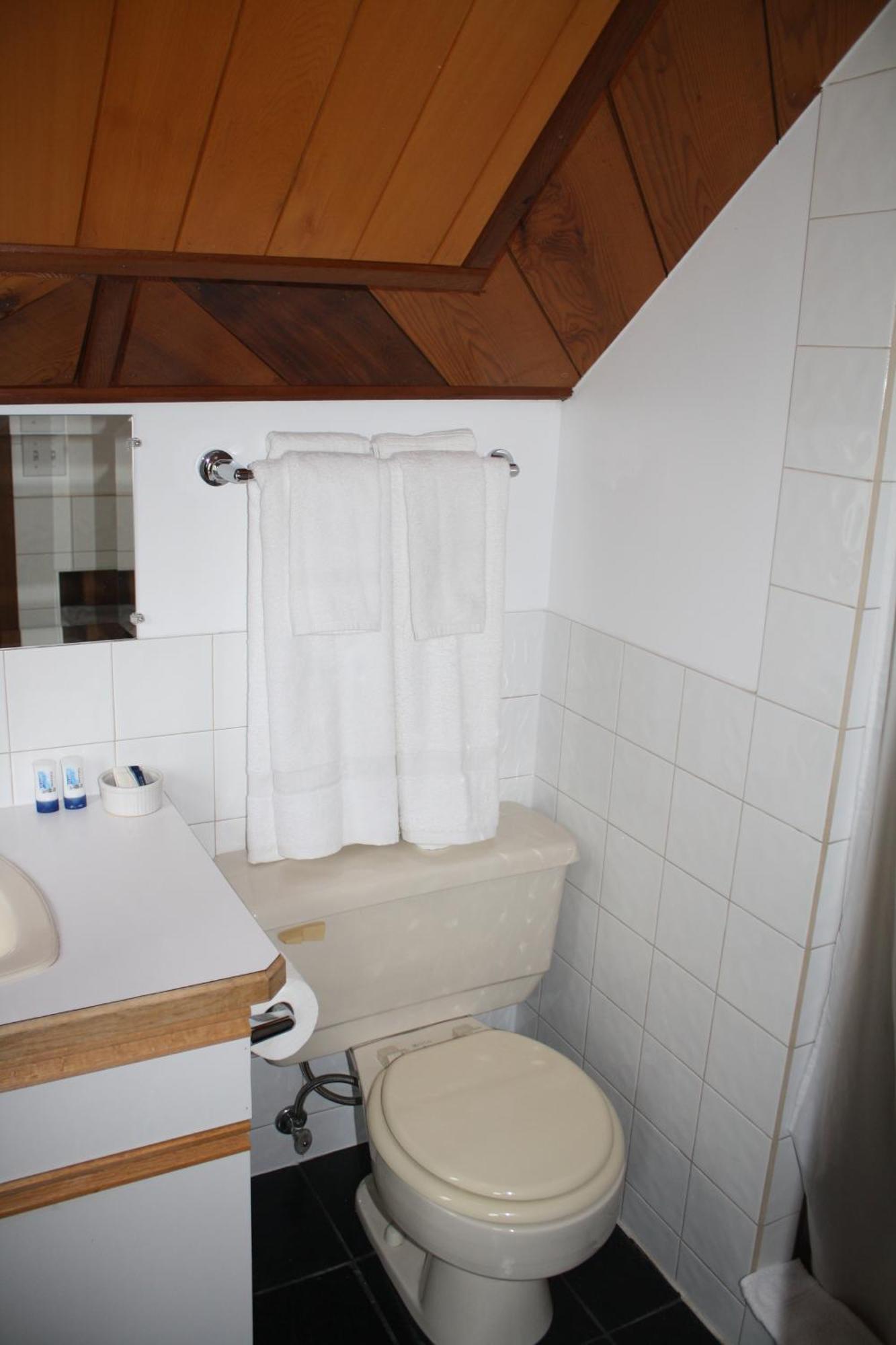 Orca Lodge Sointula Rum bild